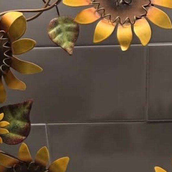 Metal sunflower wreathe with little crows - Picture 2 of 6